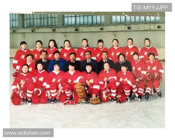 冰球国家队新阵容亮相 归化球员引发激烈讨论与关注